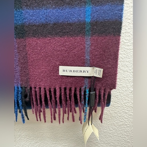 New Authentic Burberry Scarf - Picture 2 of 5
